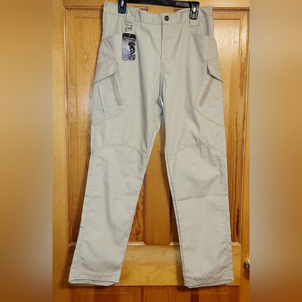 Mens Khaki Tactical Waterproof Pants. Size Medium.